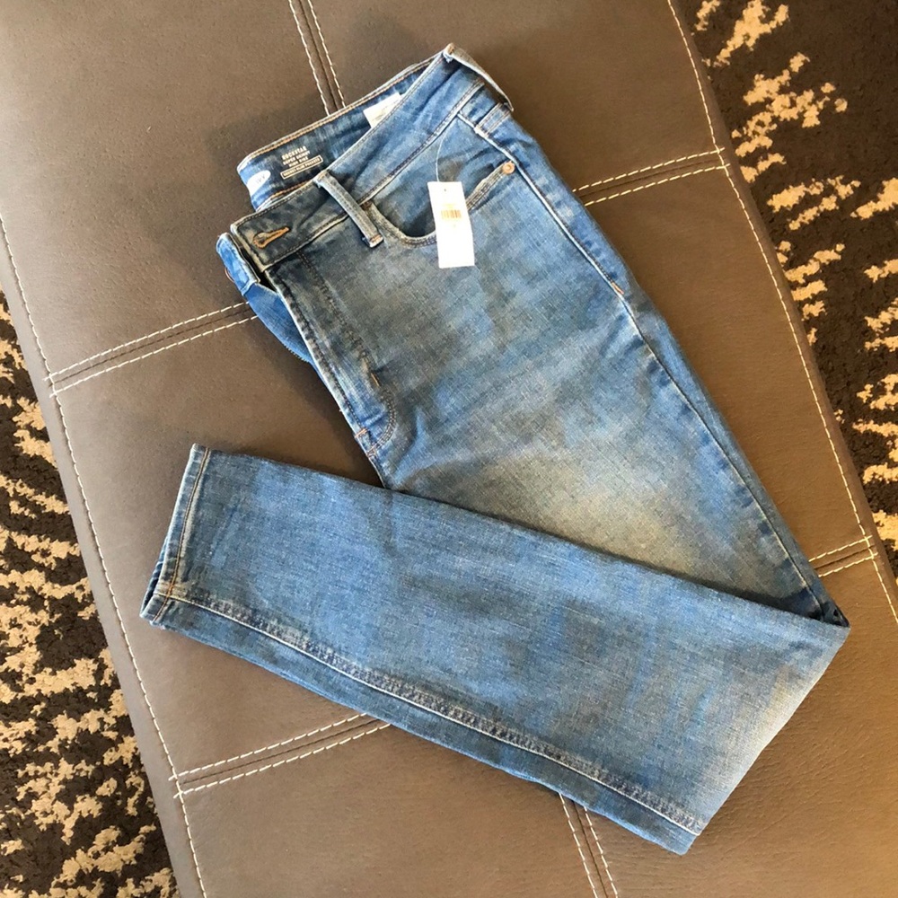 Old Navy Rockstar Super Skinny High Rise Jeans